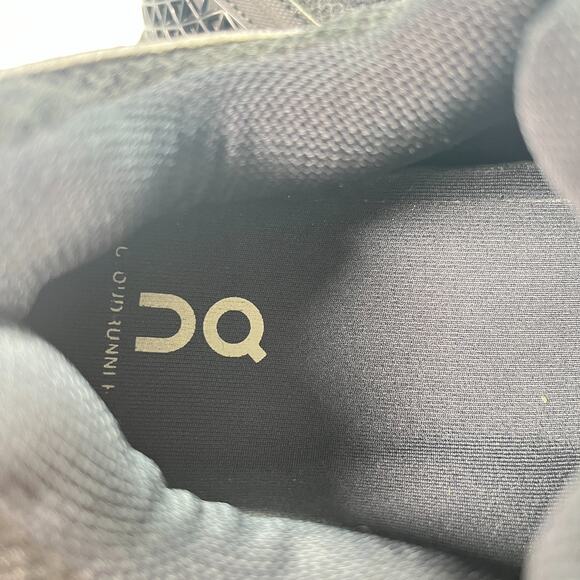 Nike Zoom Vomero 5 Triple Black Lace Up Running Shoes HF6998-001 Youth Size 7Y - Picture 9 of 11